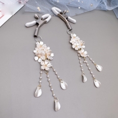 A Pair Pearl Flower Breast Clips Nipple Clamps for Adult Fetish Flirting Teasing Erotic Couple bdsm Sex Games Toy